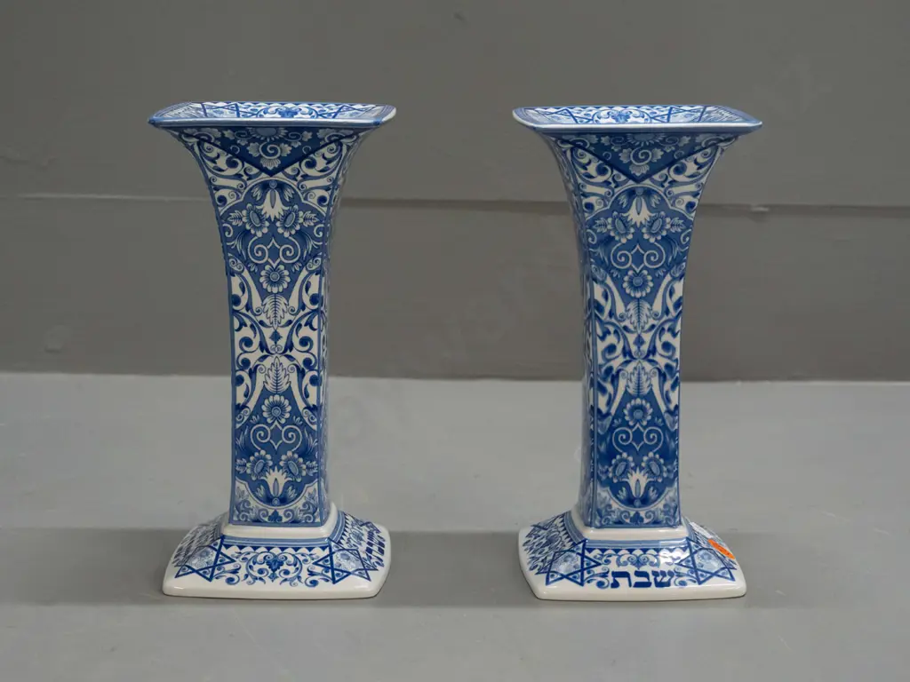 pair of Spode "Judaica" pattern candlesticks H-195 Image 1++