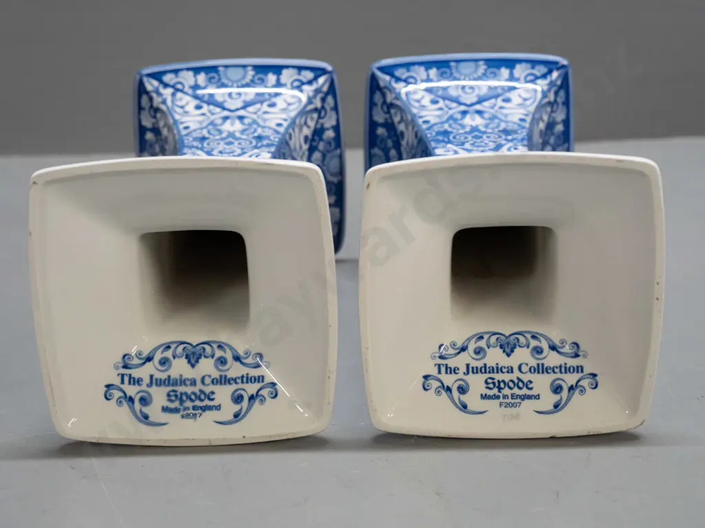 pair of Spode "Judaica" pattern candlesticks H-195 Image 1++