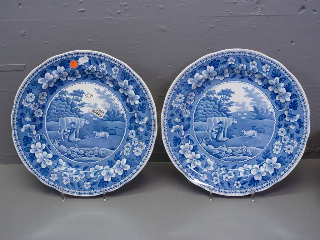 pair of Spode Blue Room Collection "Milkmaid" pattern cabinet plates D-270 Image 1++
