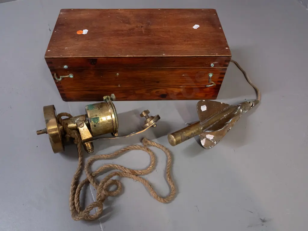 vintage Walker & Sons Excelsior IV yacht or boat log mechanism and trailing propeller in fitted case - fittings and case Image 1++