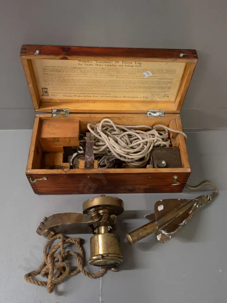 vintage Walker & Sons Excelsior IV yacht or boat log mechanism and trailing propeller in fitted case - fittings and case Image 1++