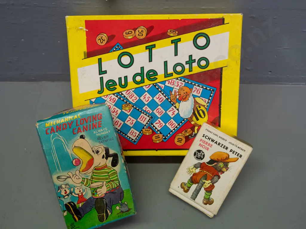 3 vintage toys and games - wind-up Japanese "Candy Loving Canine" tin toy, Lotto game and German card game - some wear Image 1++