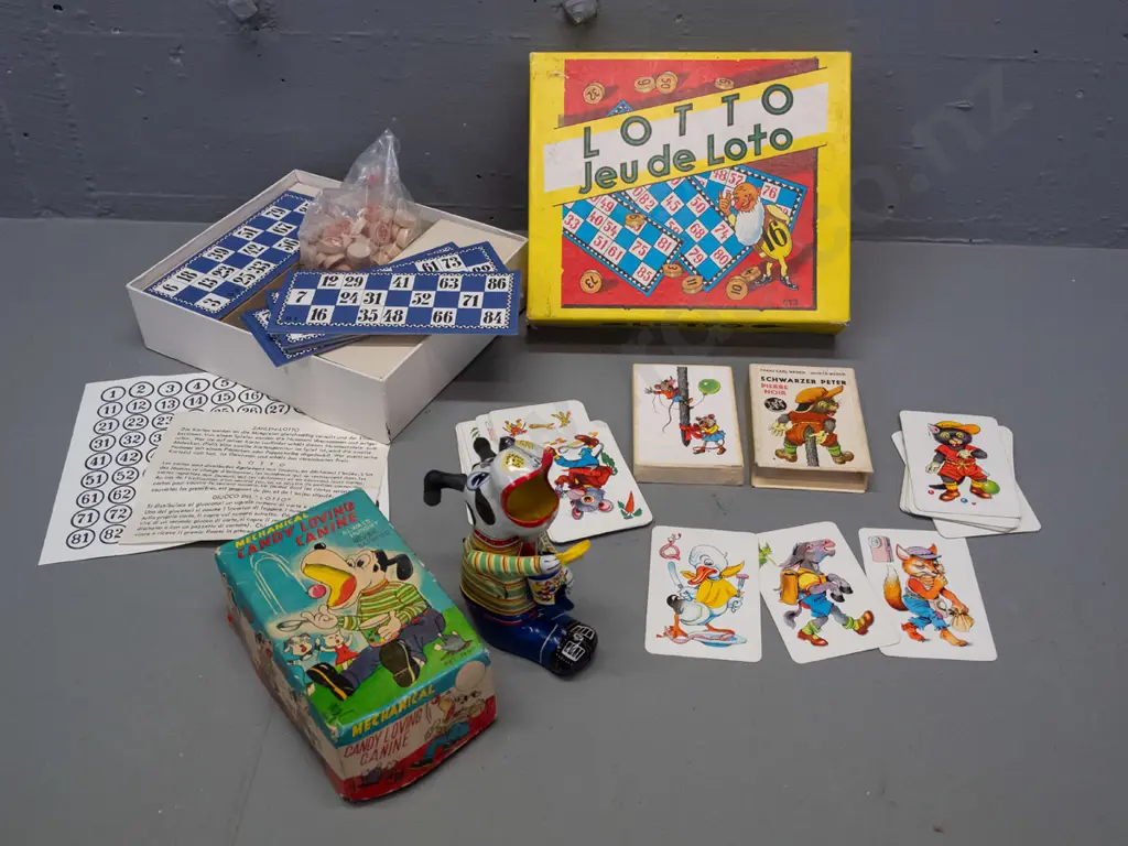 3 vintage toys and games - wind-up Japanese "Candy Loving Canine" tin toy, Lotto game and German card game - some wear Image 1++