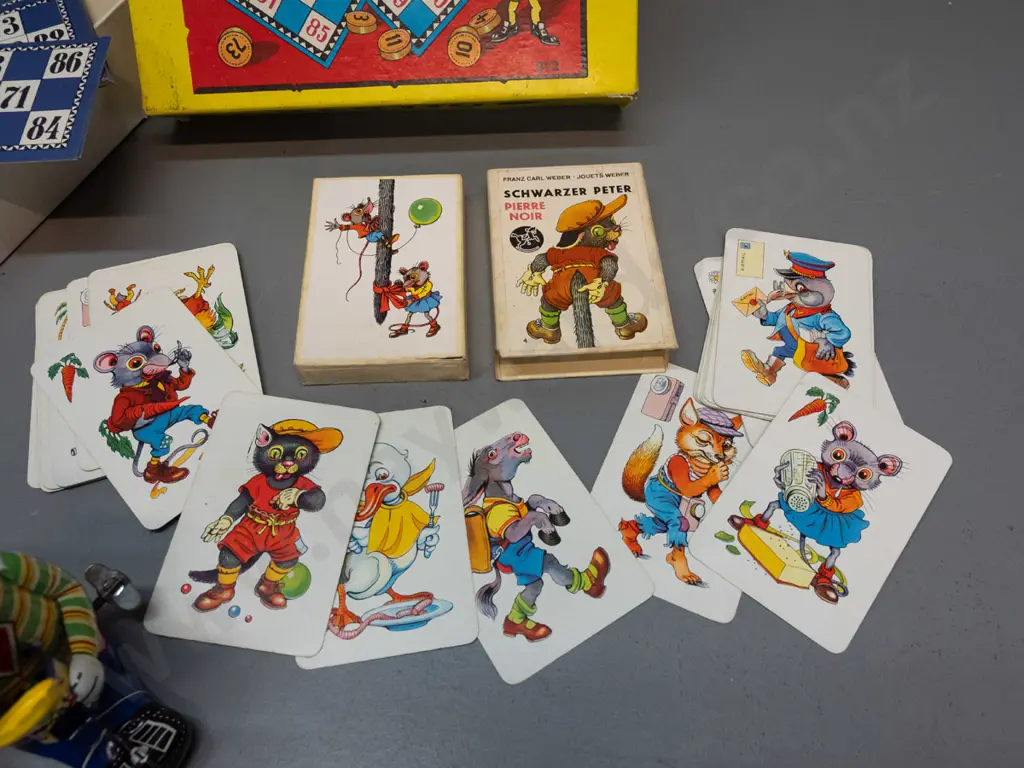 3 vintage toys and games - wind-up Japanese "Candy Loving Canine" tin toy, Lotto game and German card game - some wear Image 1++