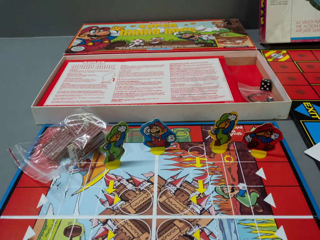 1982 Ms Pac-Man board game and 1992 Waddington's Super Mario Bros. board game - some wear and tear to boxes Image 1++