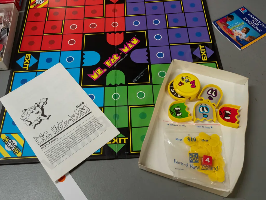1982 Ms Pac-Man board game and 1992 Waddington's Super Mario Bros. board game - some wear and tear to boxes Image 1++