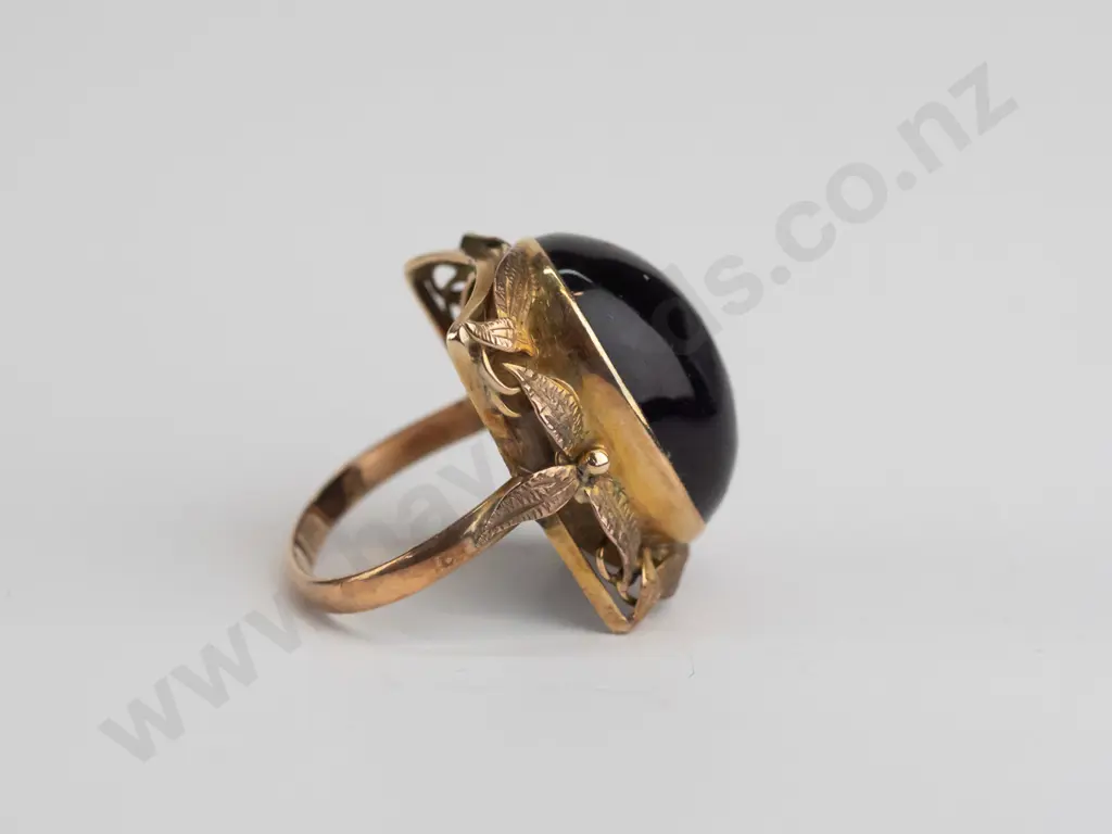large onyx 9ct ring (6.8gm)  - size N Image 1++