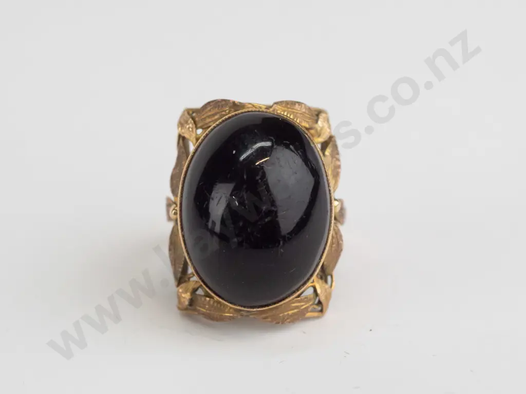 large onyx 9ct ring (6.8gm)  - size N Image 1++