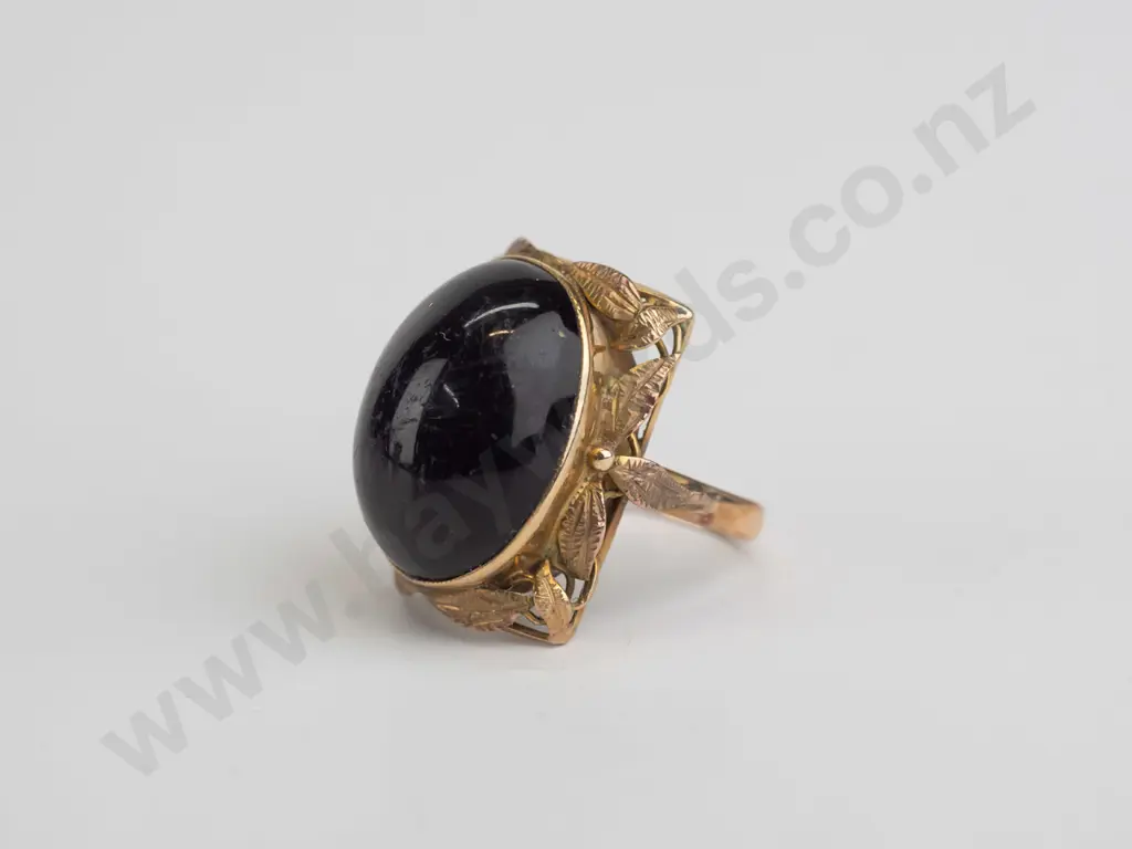 large onyx 9ct ring (6.8gm)  - size N Image 1++