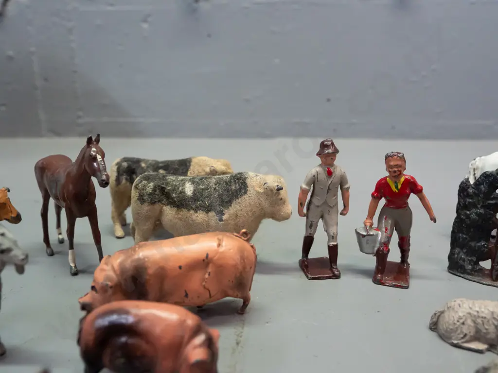 Assorted vintage cast metal farm animals and other figures, most unmarked, one marked Britains Image 1++
