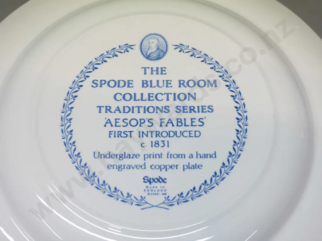 pair of Spode Blue Room Collection "Aesop's Fables" pattern cabinet plates D-270 Image 1++