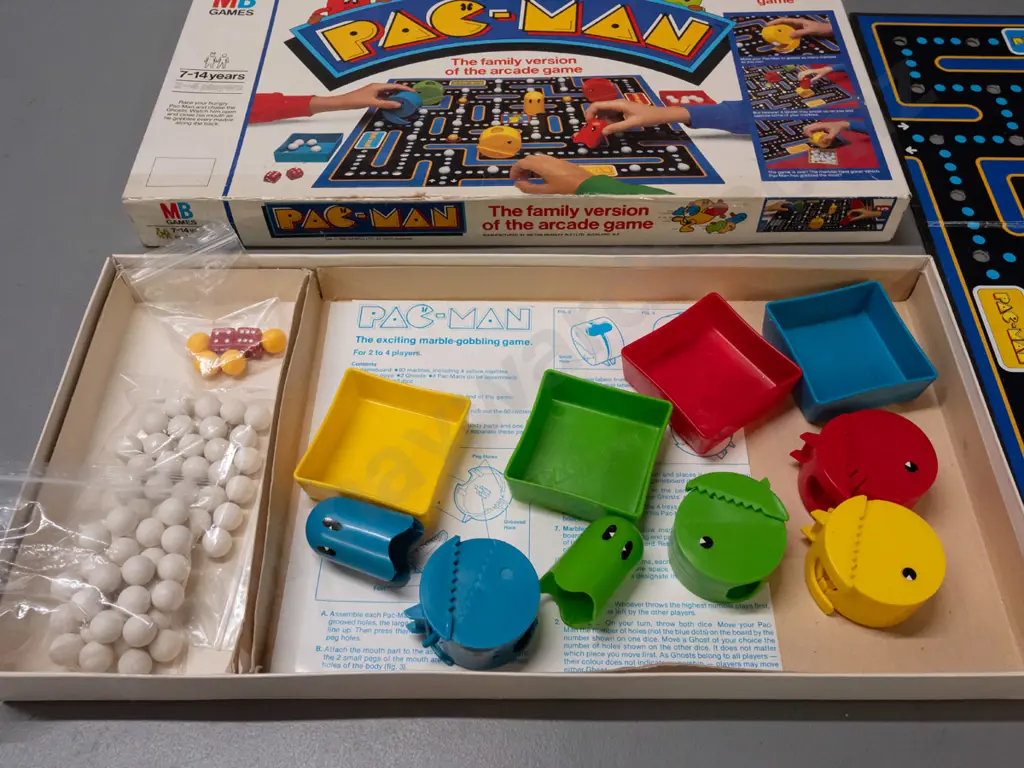 1980 Milton-Bradley Pac-Man board game - some wear / repairs to box top Image 1++