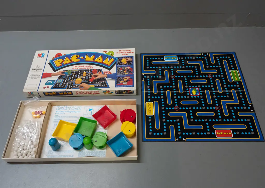 1980 Milton-Bradley Pac-Man board game - some wear / repairs to box top Image 1++