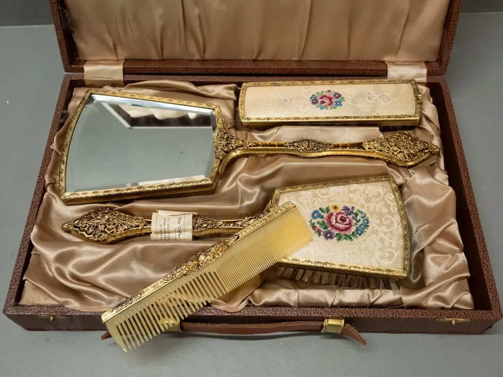 retro dressing table set 2x brushes, comb & hand mirror in fitted case. Some discoloration to metal Image 1++
