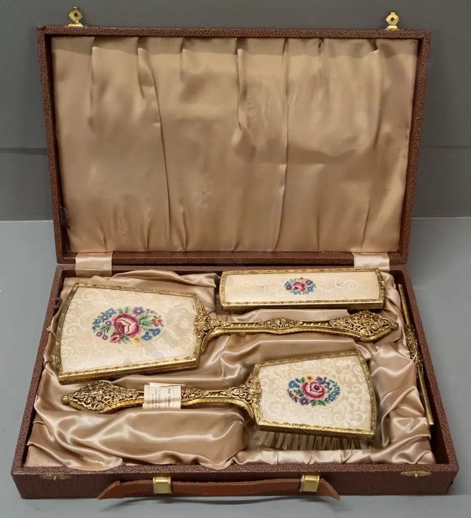 retro dressing table set 2x brushes, comb & hand mirror in fitted case. Some discoloration to metal Image 1++