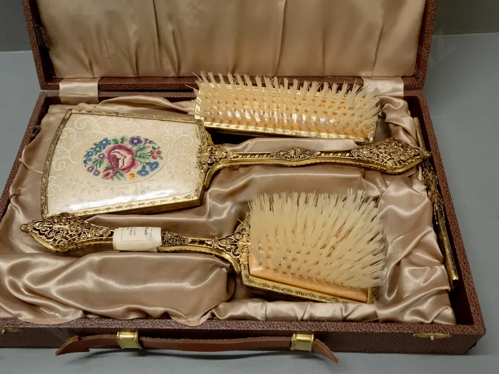 retro dressing table set 2x brushes, comb & hand mirror in fitted case. Some discoloration to metal Image 1++