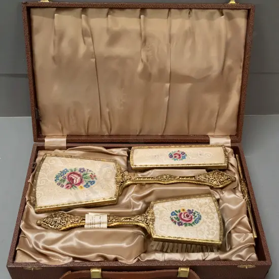 retro dressing table set 2x brushes, comb & hand mirror in fitted case. Some discoloration to metal