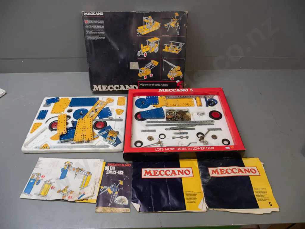 boxed set of 1970s Meccano with some booklets and pamphlet - some pieces worn & bent. Box is H-65 W-500 D-400 Image 1++