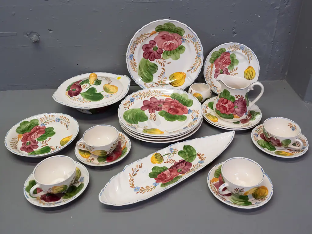assorted Simpsons Belle Fiore table ware - 5 dinner plates, 3 sides, 4 cups & saucers, bowl, lidded tureen etc. - some Image 1++