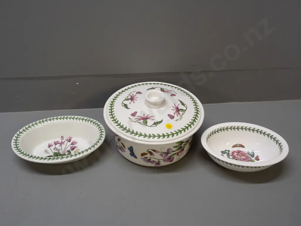 Portmeirion Botanic Garden items - lidded casserole H-130 W-220 and 2 oval dishes Image 1++