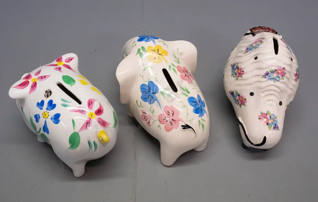 3 retro English floral pattern china money boxes - Arthur Wood elephant L-225 and pig, and a bull marked England Image 1++