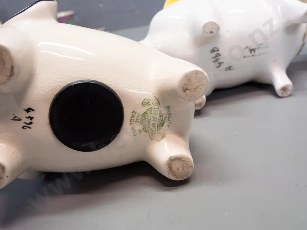 3 retro English floral pattern china money boxes - Arthur Wood elephant L-225 and pig, and a bull marked England Image 1++