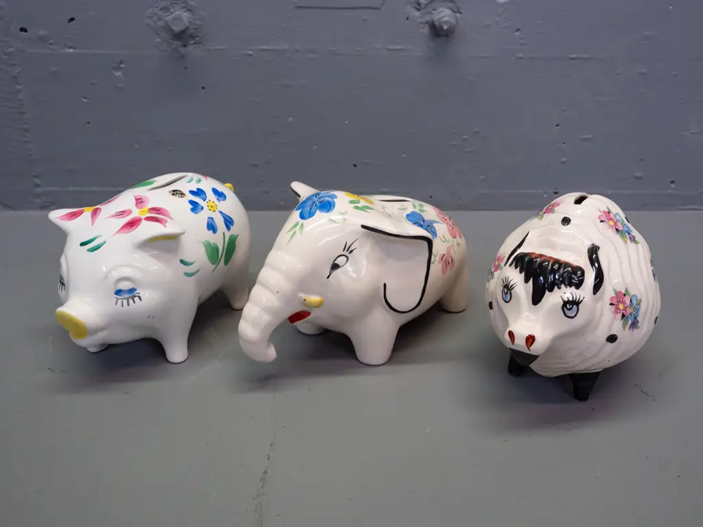 3 retro English floral pattern china money boxes - Arthur Wood elephant L-225 and pig, and a bull marked England Image 1++