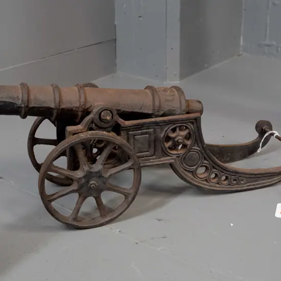 heavy cast metal model cannon - has some corrosion H-180 L-460 W-130
