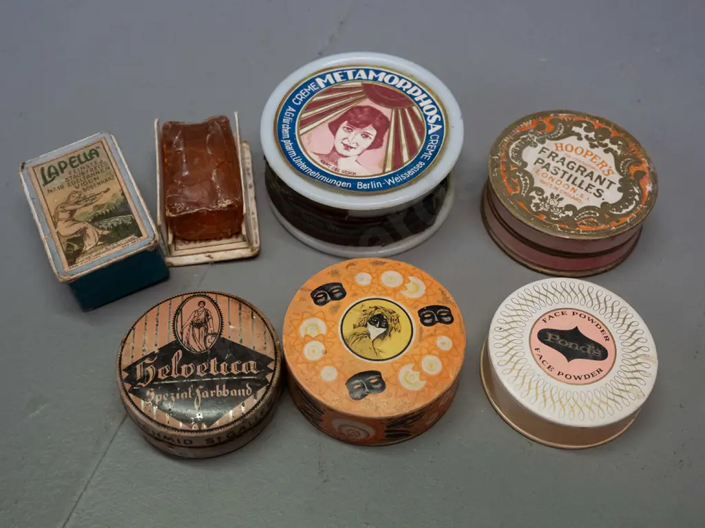12 assorted vintage tins and cardboard face powder containers, some with contents in 2 pine holders. Violin rosin, Image 1++