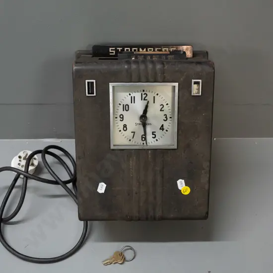 vintage Stromberg Timeclock, model #15, Made in USA by GTI. Comes w/ 2x Keys. H-290 W-230 D-130