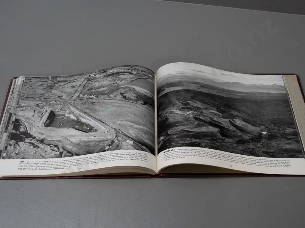 Whites Aviation book - 1957 "Pictorial Reference of Southland" - with plastic dust jacket - some foxing Image 1++