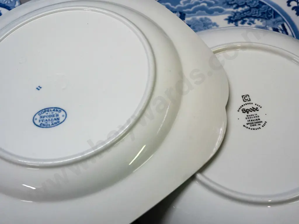 assorted Spode Italian pattern blue and white table ware - 5 dinner plates D-260, 7 bowls, scalloped edge dish, etc. Image 1++