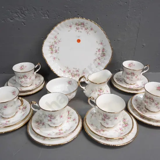 Royal Albert "Victoriana Rose" 21-piece tea set, with original box - cake plate is W-270