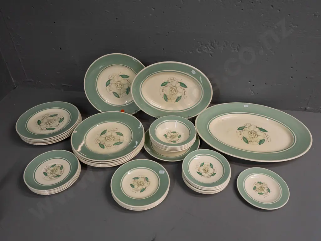37 assorted pieces of Susie Cooper Gardenia pattern table ware - large and small ashetts, varying sizes of plates, bowls Image 1++