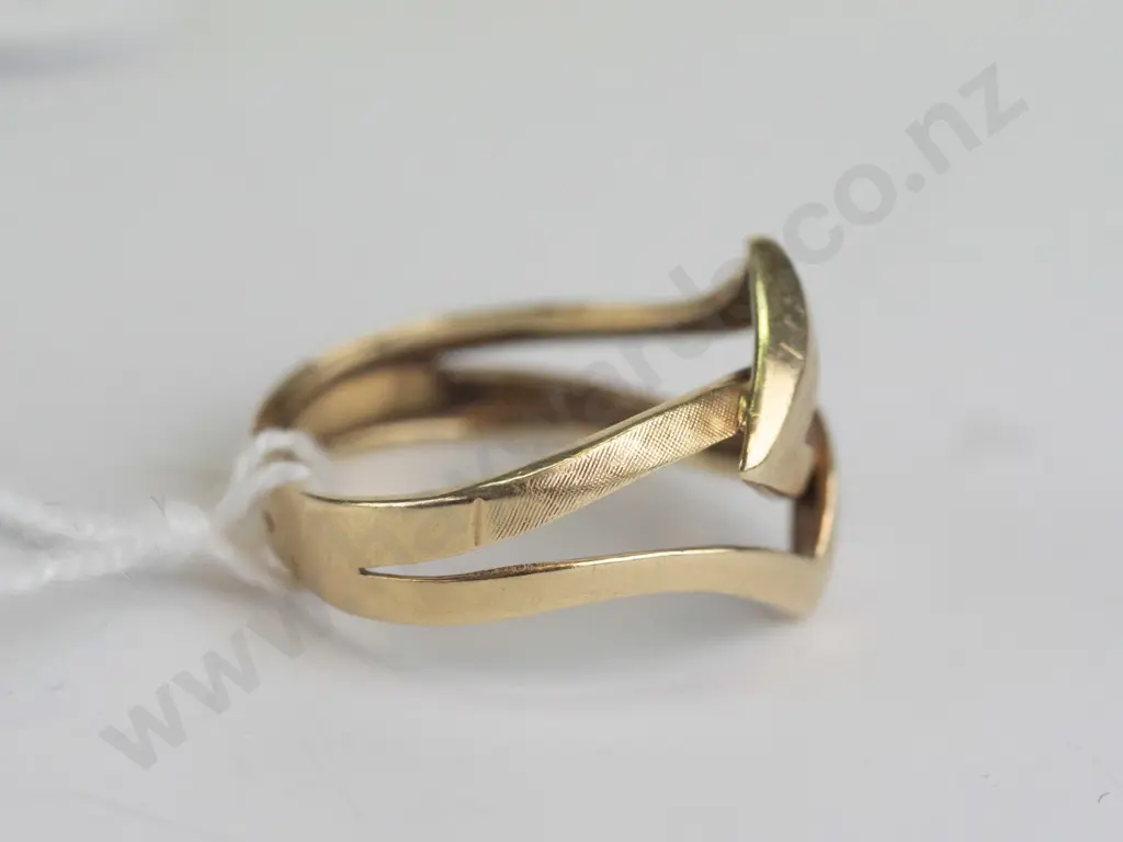 starred 14ct (585) ring (2.9gm) - size Q Image 1++