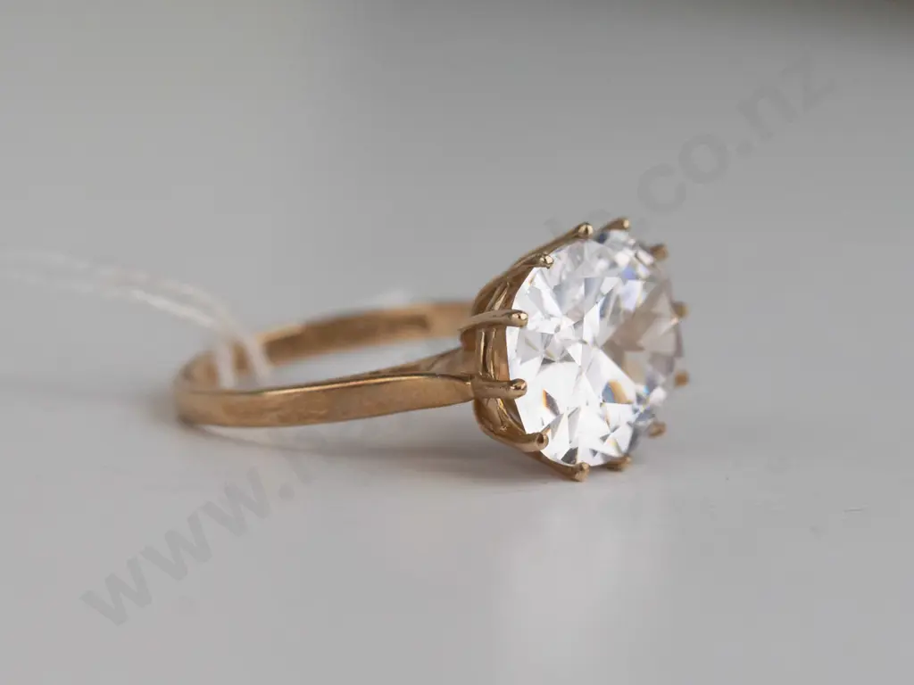 9ct large oval cz ring 6.2gms size P Image 1++