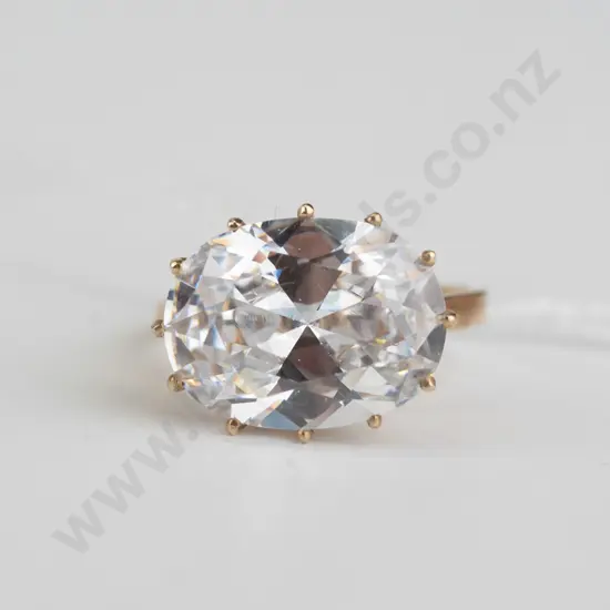 9ct large oval cz ring 6.2gms size P