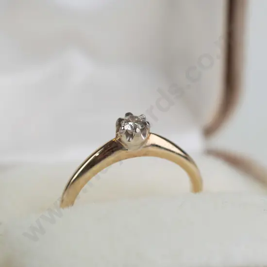 9ct diamond ring approx .12cts 2.4grams - size M