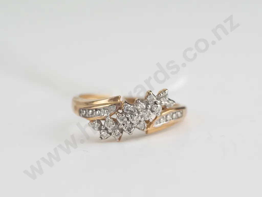 9ct gold 15 diamond crossover cluster ring 1.8gms size N.5 Image 1++