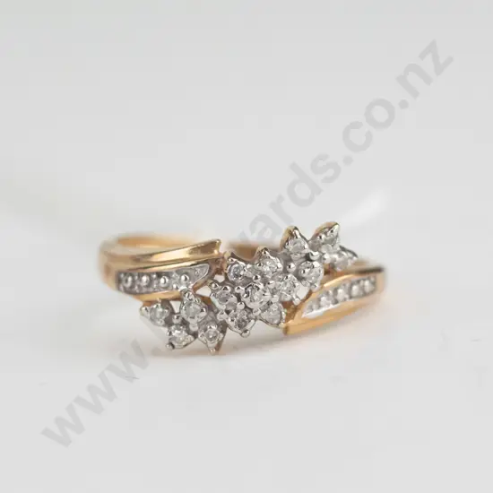 9ct gold 15 diamond crossover cluster ring 1.8gms size N.5
