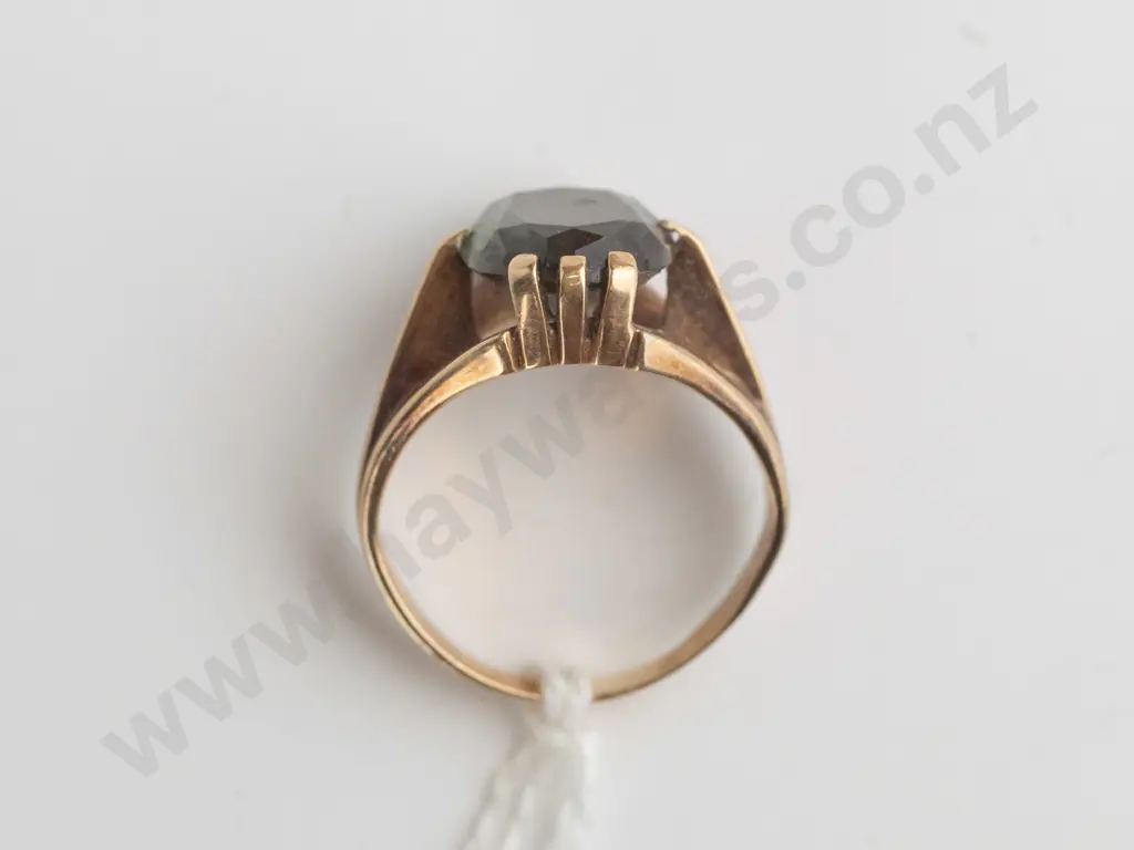 9ct kakhi green stone ring 4.8gms size M Image 1++