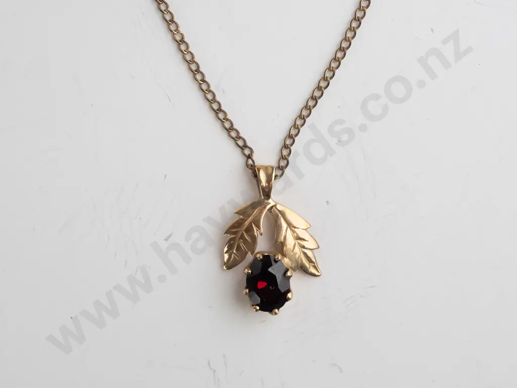 garnet pendant and chain - no mark Image 1++