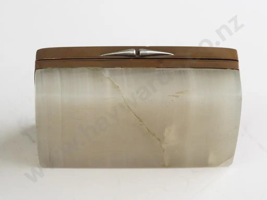 small onyx box with brass and silver fittings (stone repaired) and 13 lapis lazuli polished cabuchons - box 25 x 70 x 40 Image 1++