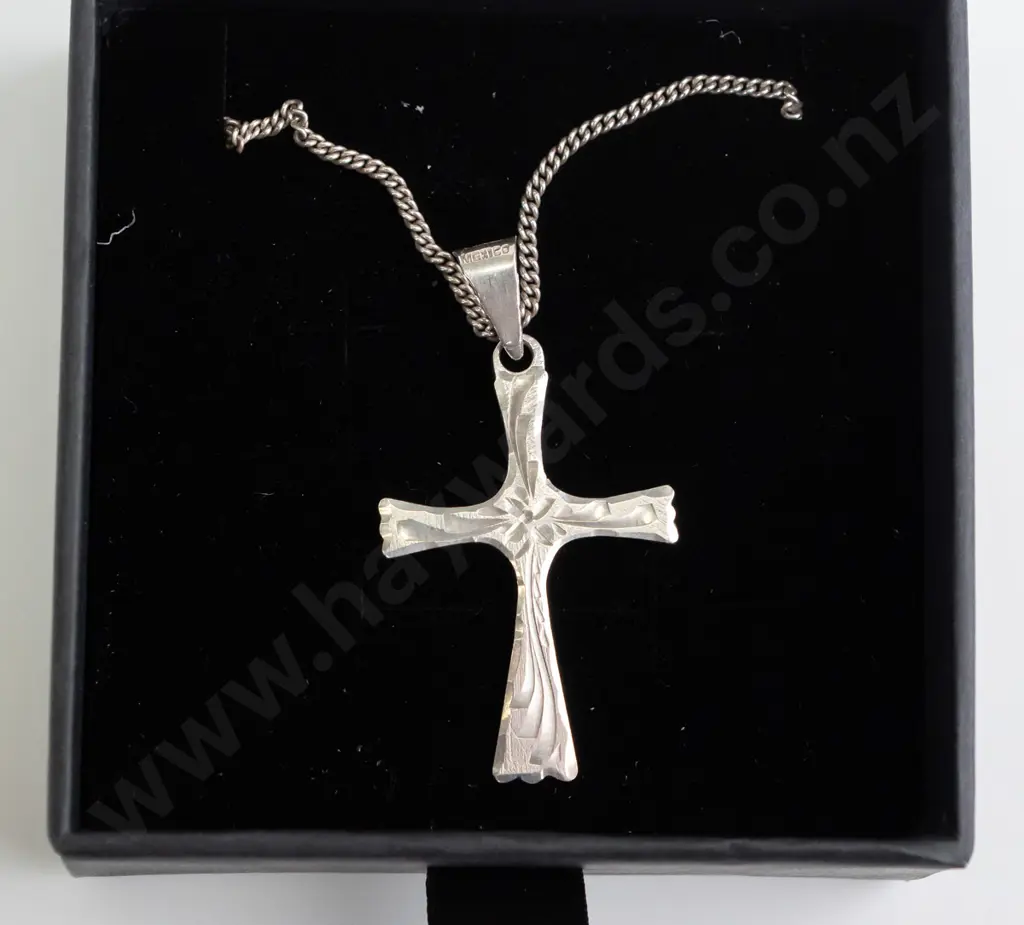silver cross necklace stamped 925 Image 1++