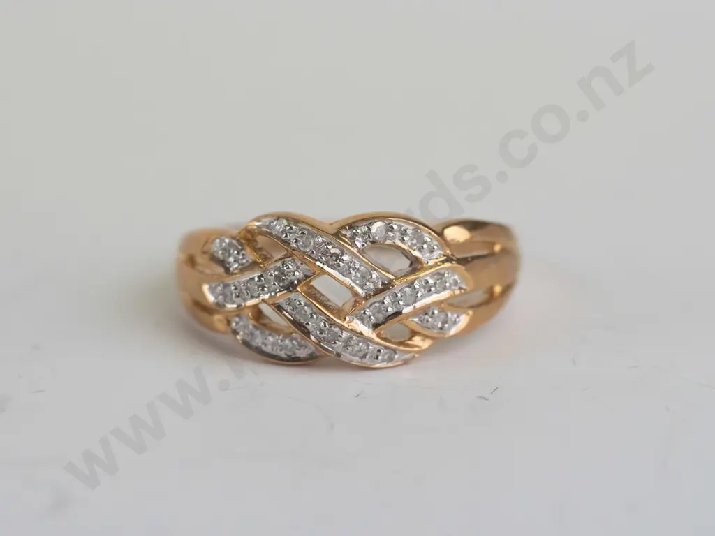 cz 9kt ring (2.66g) - size O.5 Image 1++