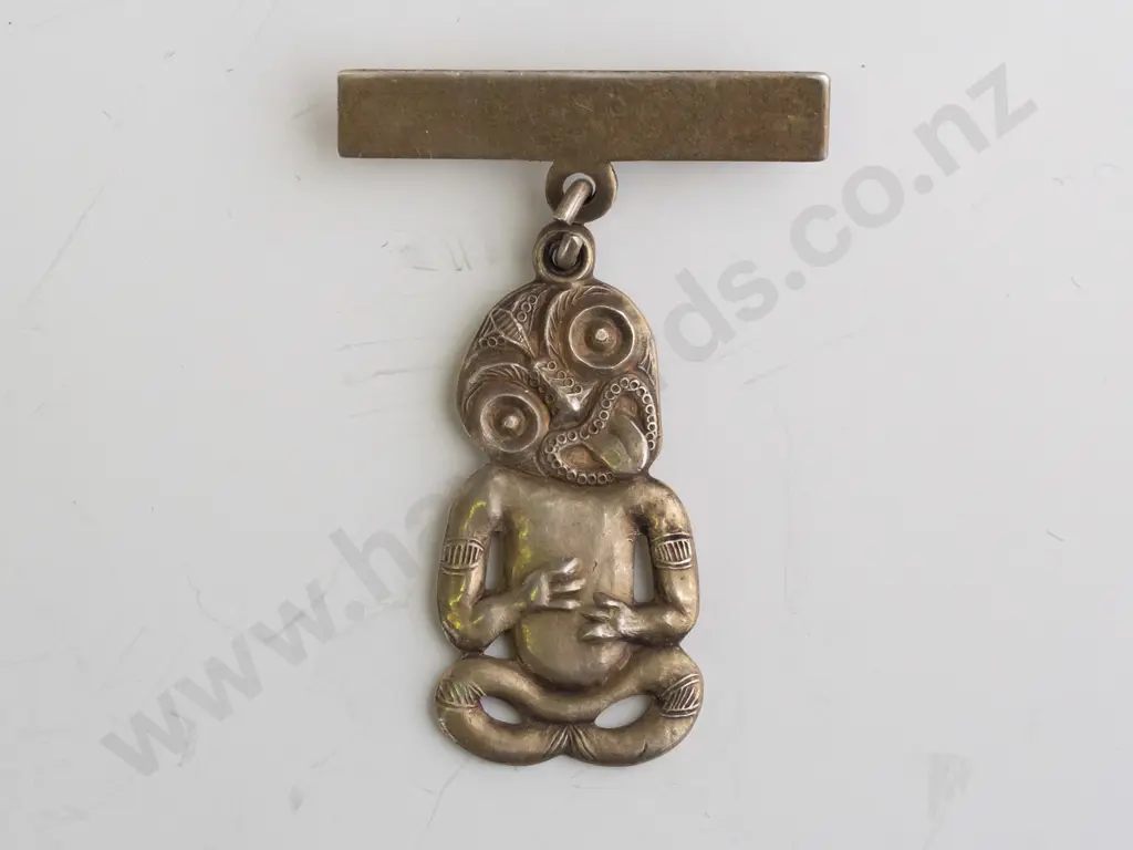 9ct tiki & bar brooch 7.7gm Image 1++