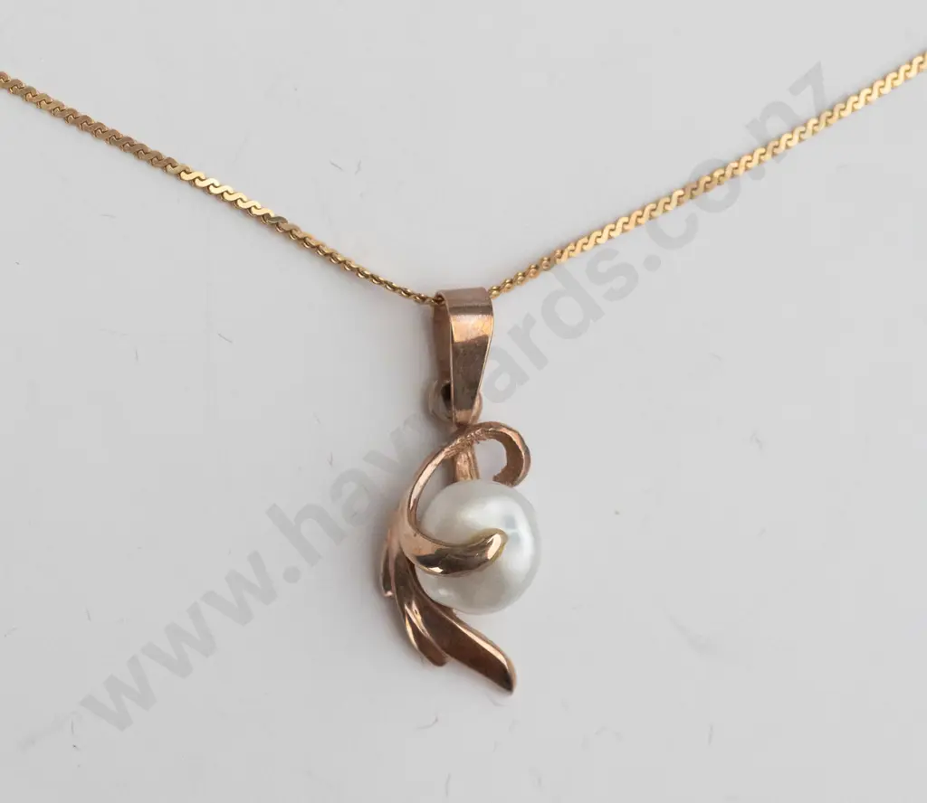 9ct chain and pendant with pearl Image 1++