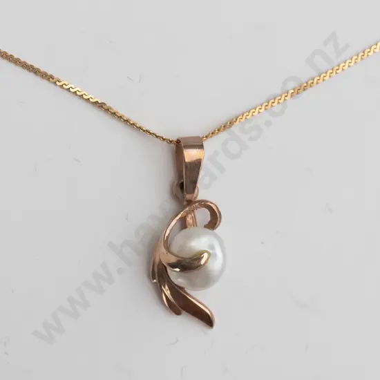 9ct chain and pendant with pearl