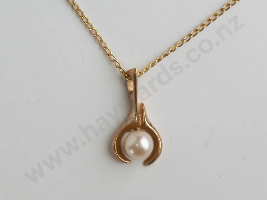 pearl 9ct pendant and chain (1.71g) Image 1++