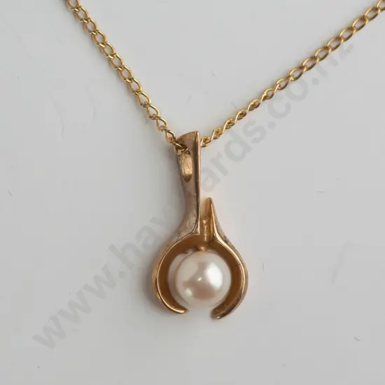 pearl 9ct pendant and chain (1.71g)